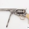 Colt Navy revolveri kaiverrettu replika-ase verkkokaupasta.